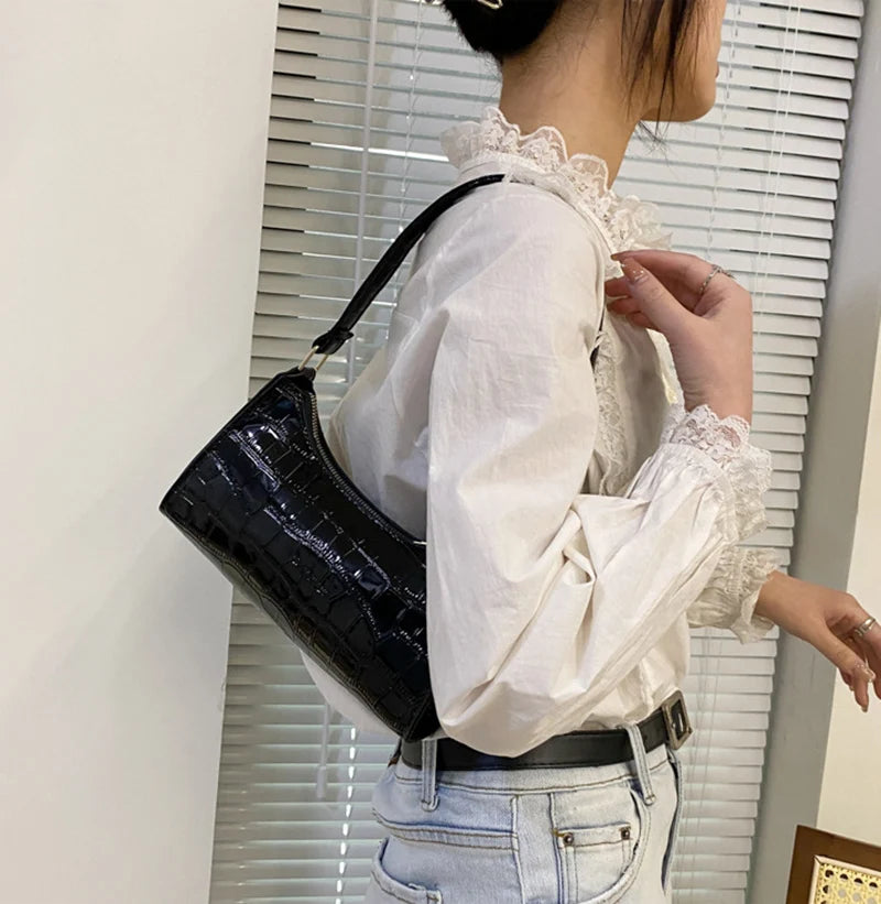 TEXTURED MINI TOP‑HANDLE BAG – TIMELESS NEUTRAL ELEGANCE