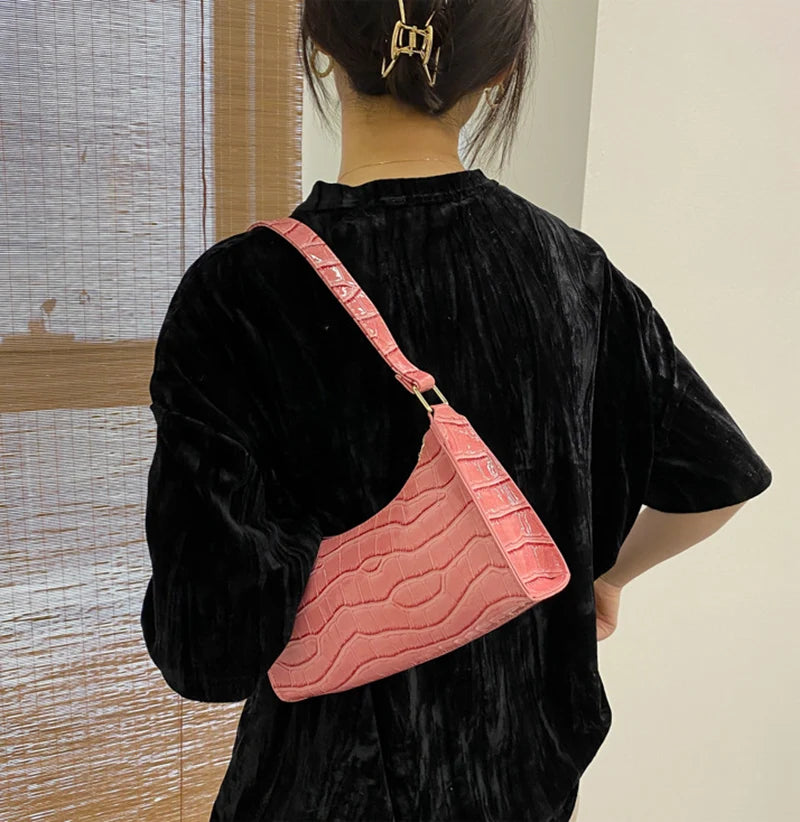 TEXTURED MINI TOP‑HANDLE BAG – TIMELESS NEUTRAL ELEGANCE