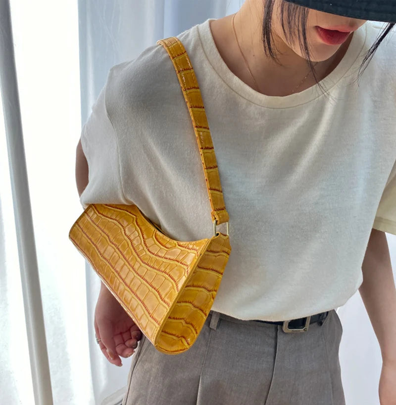 TEXTURED MINI TOP‑HANDLE BAG – TIMELESS NEUTRAL ELEGANCE
