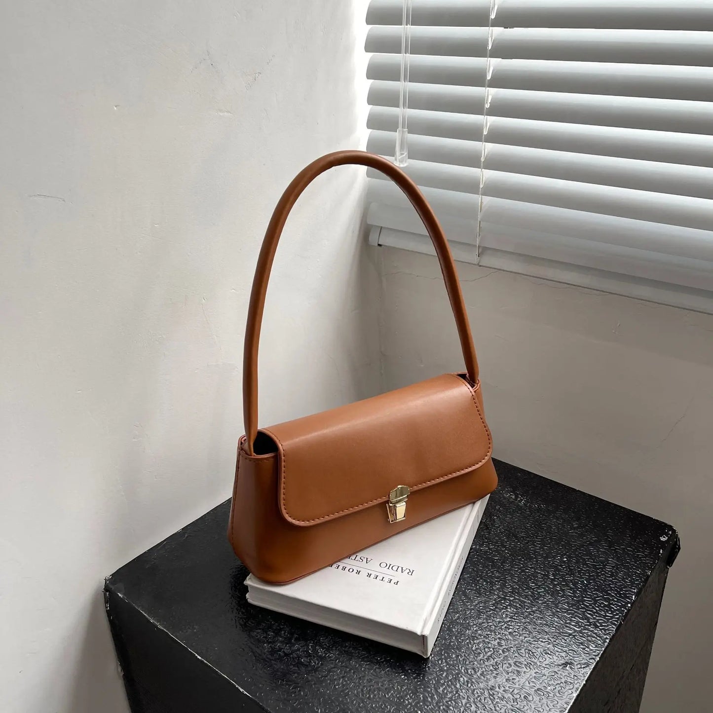 MINIMALIST STRUCTURED UNDERARM BAG