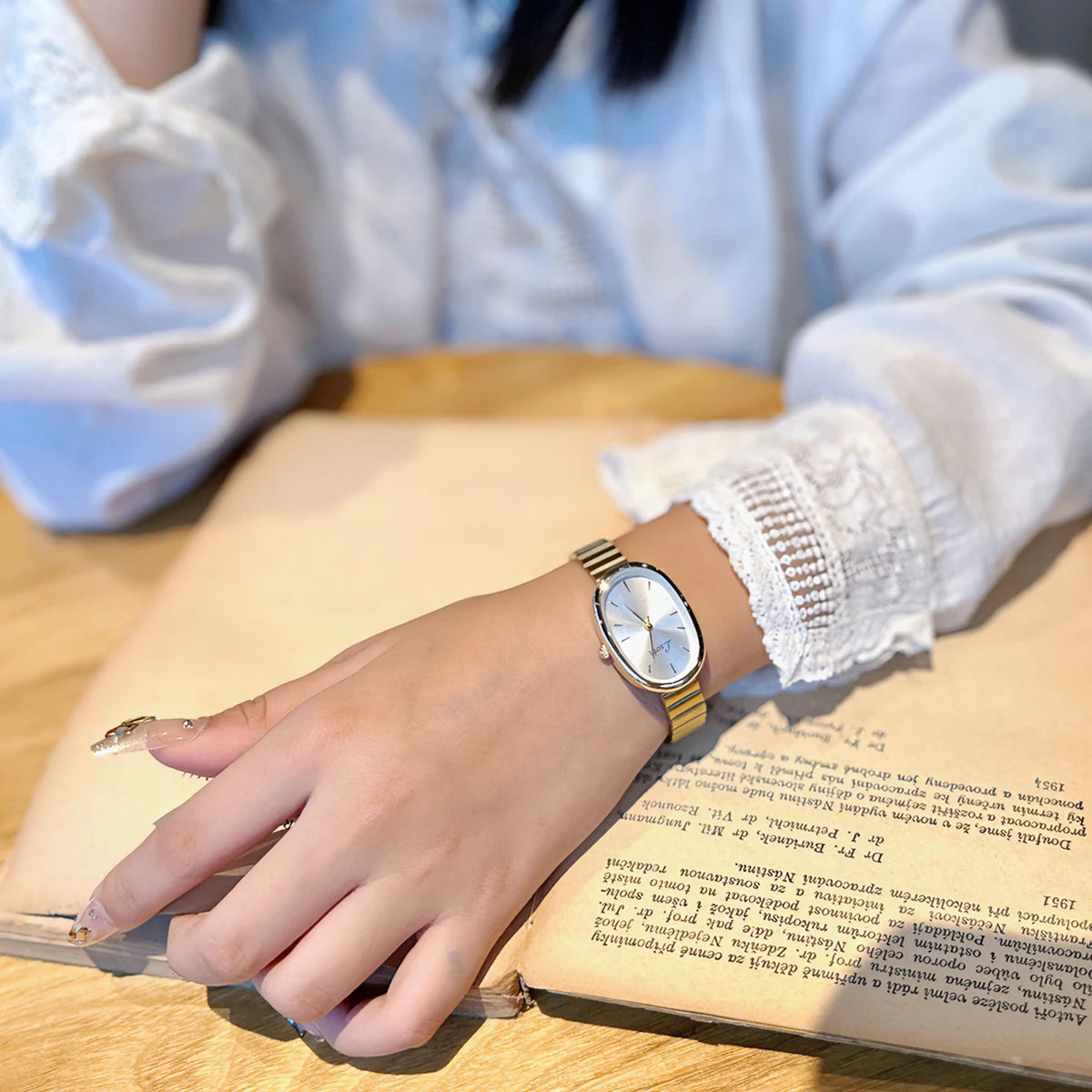 Women's Gold Bracelet Watch - Vintage Luxury Quartz Wristwatch