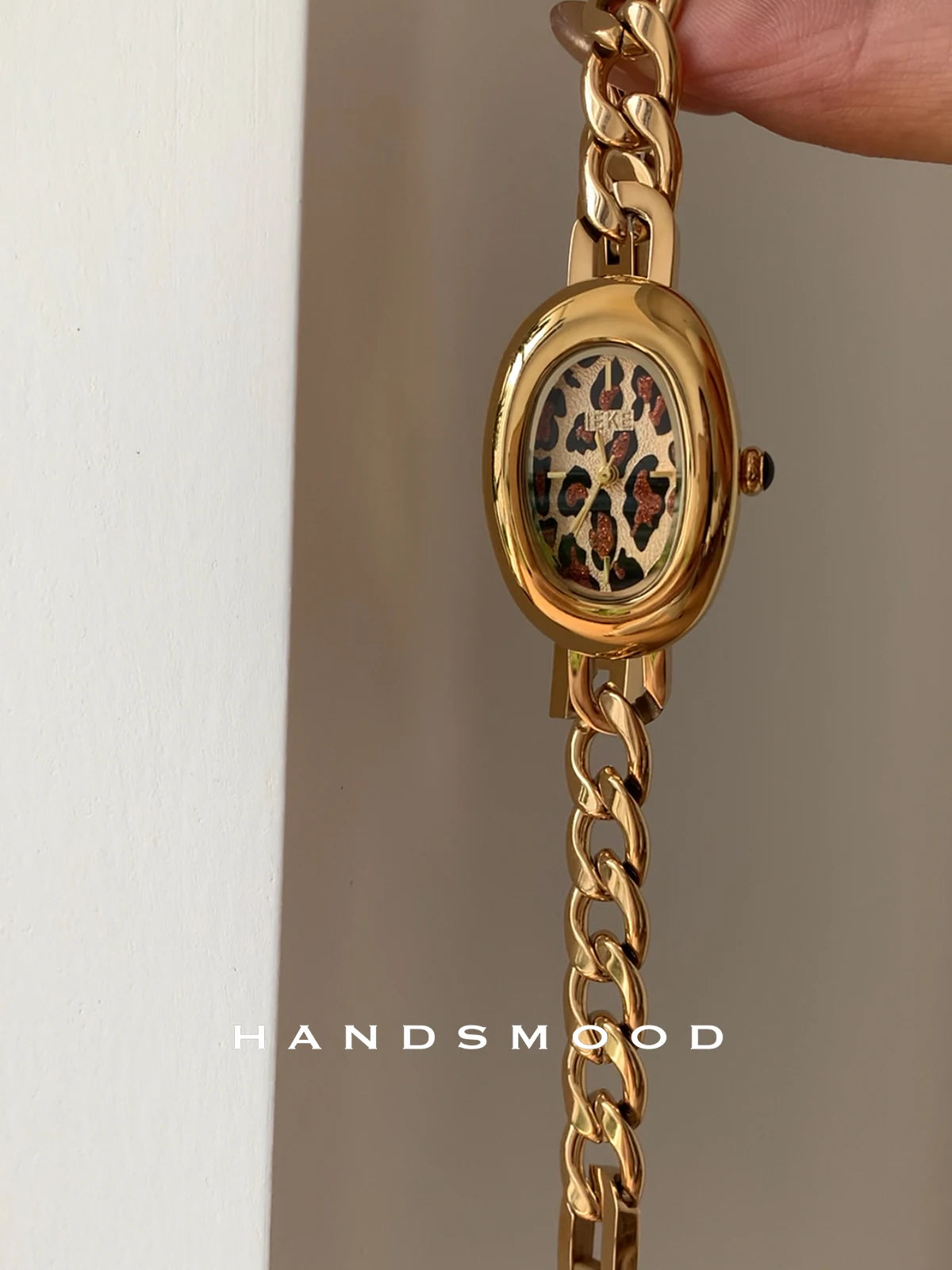 Women's Oval Watch - Elegant Fashion Wristwatch