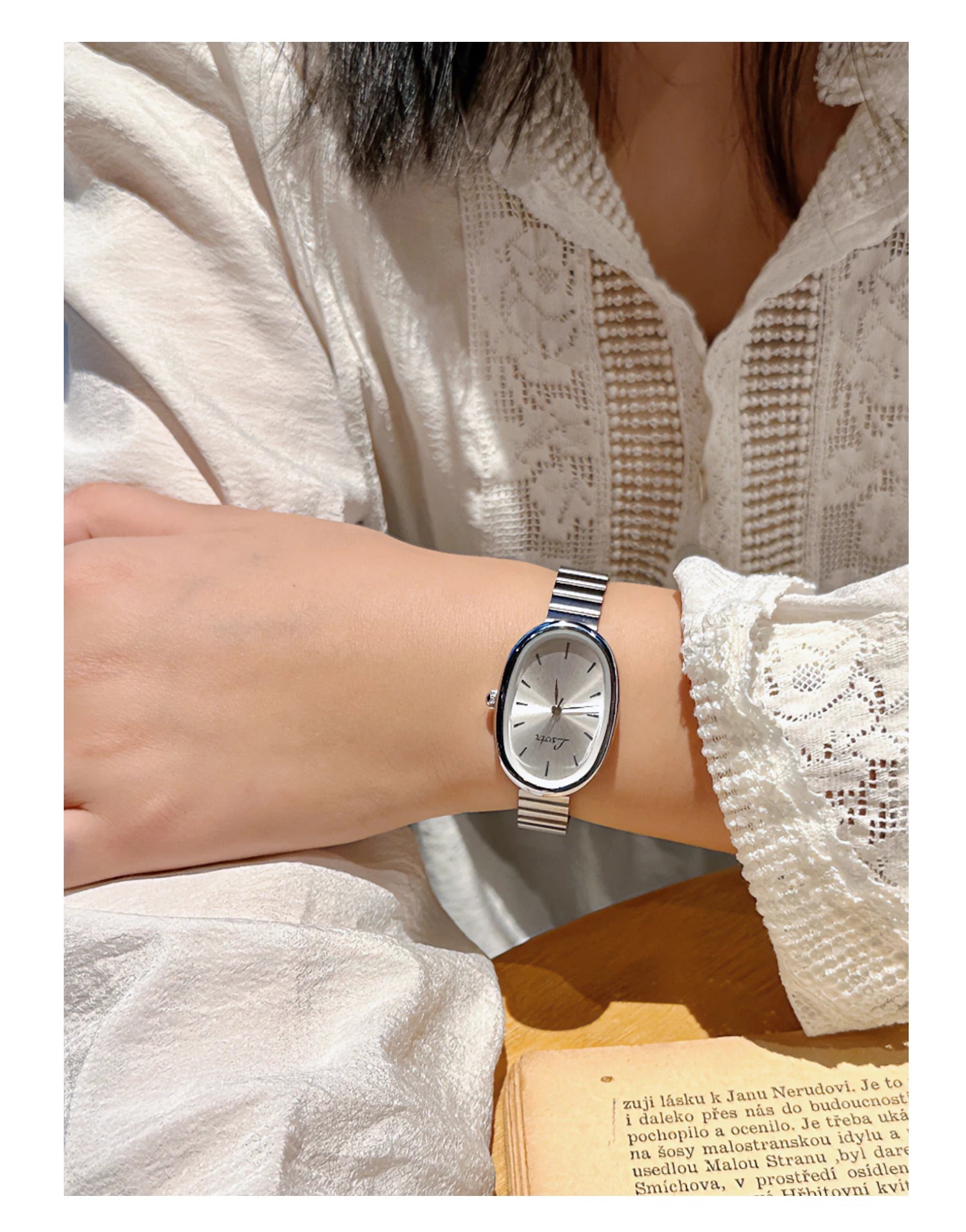 Women's Gold Bracelet Watch - Vintage Luxury Quartz Wristwatch