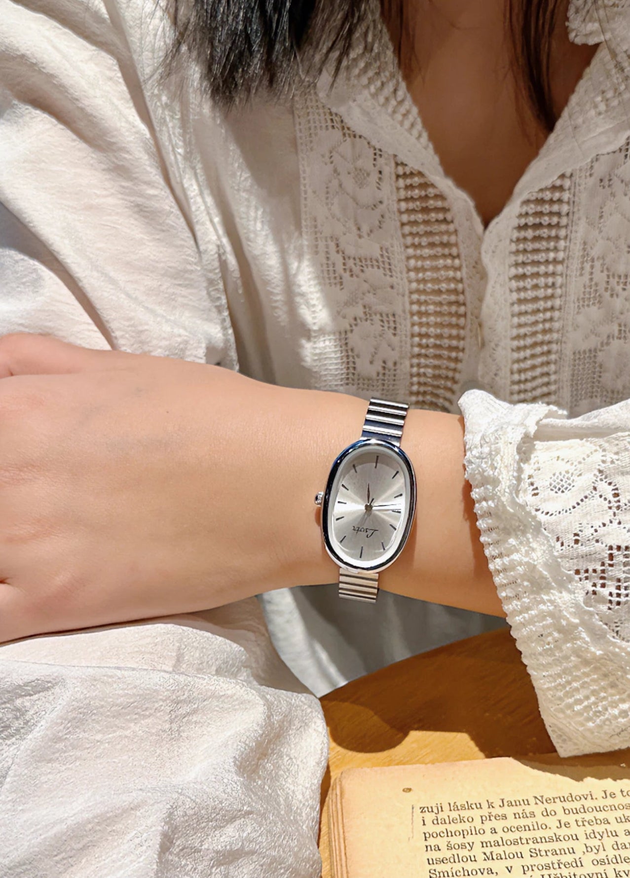 Women's Gold Bracelet Watch - Vintage Luxury Quartz Wristwatch