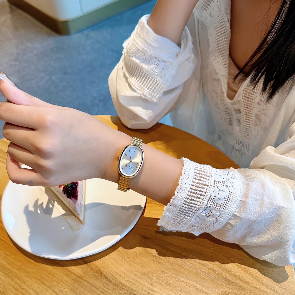 Women's Gold Bracelet Watch - Vintage Luxury Quartz Wristwatch