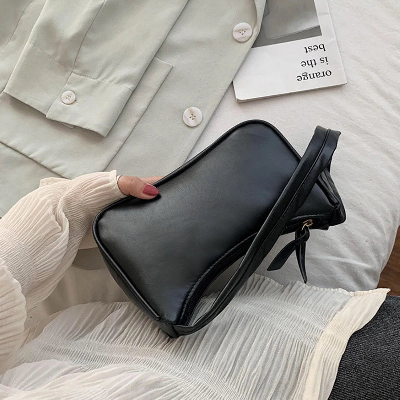 MINIMALIST SIGNATURE HANDBAG