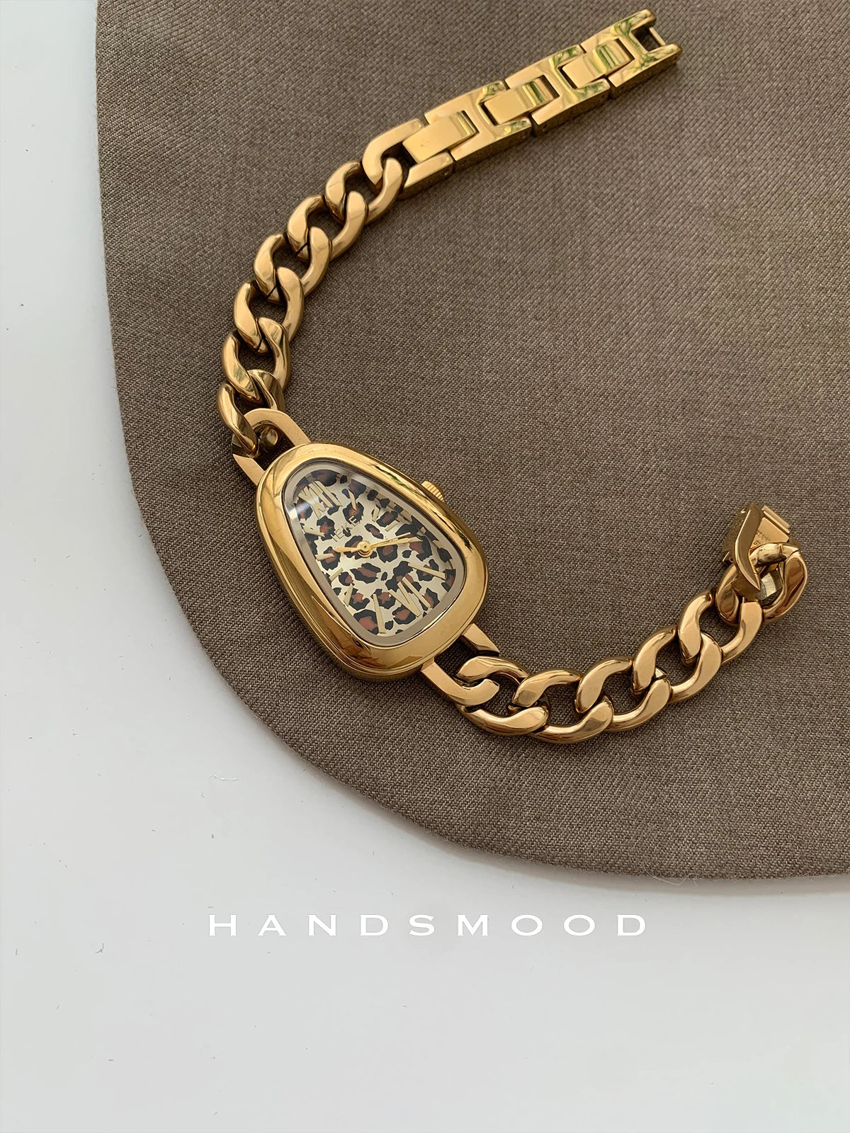 Women's Oval Watch - Elegant Fashion Wristwatch
